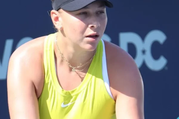 Anisimova vs Bencic: Analyzing the Favoritism Ahead of Miami Clash