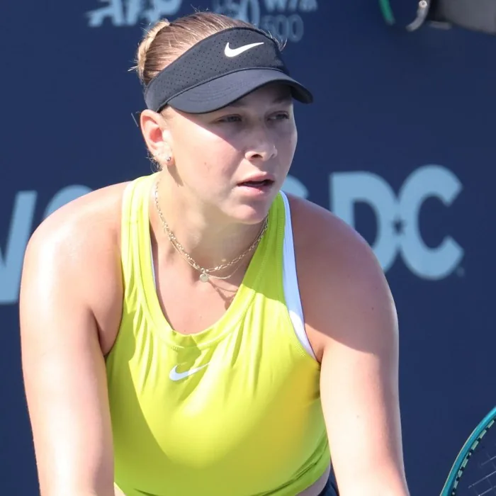 Anisimova vs Bencic: Analyzing the Favoritism Ahead of Miami Clash