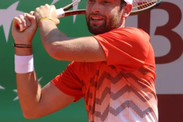 Kamil Majchrzak vs. Quentin Halys: Analyzing the Favoritism Ahead of Their ATP Miami Clash